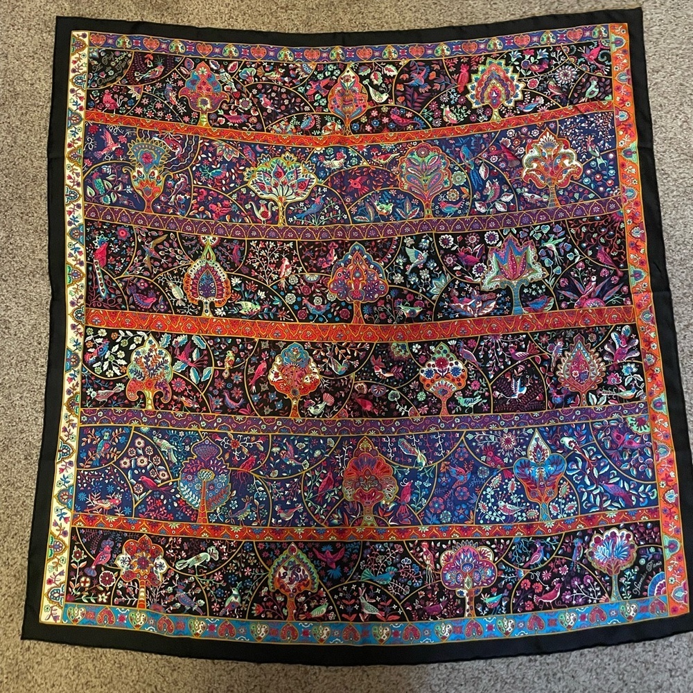 Hermes Scarf Au Pays des Oiseaux Fleurs 90 cm Silk Carre flower bird 35"